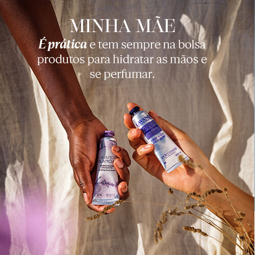 Foto de duas mãos segurando dois cremes de mãos e um texto "Minha mãe é prática e tem sempre na bolsa produtos para hidratar as mãos e se perfumar"